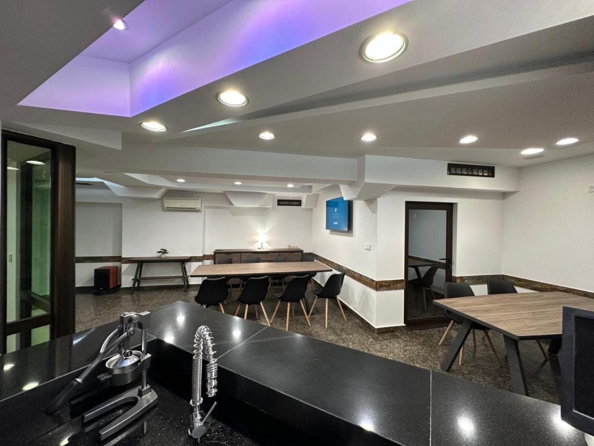 Хотел Аврора Haskovo Exterior foto